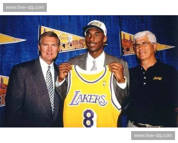 湖人vs.小牛：科比的史诗对决，一场永载史册的篮球盛宴